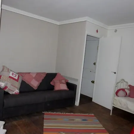 Typical Parisian Studio, Quiet And Comfortable *