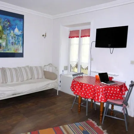 Apartment Typical Parisian Studio, Quiet And Comfortable *